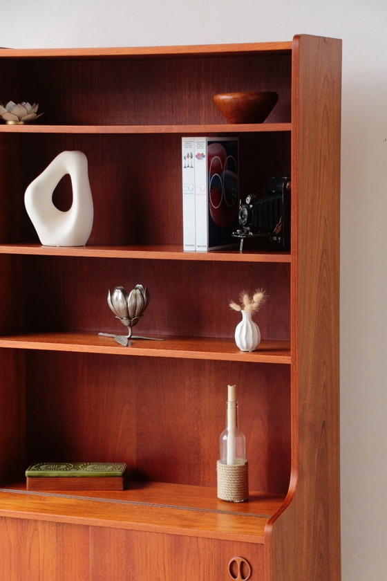 Image 1 of Librería escandinava de teca con frente de cristal