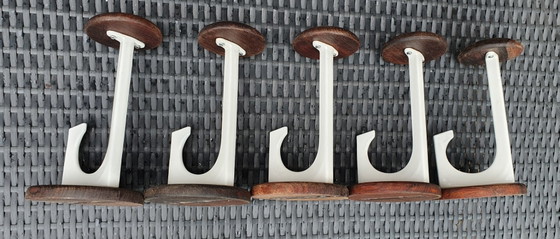 Lot de 5 crochets muraux Schönbuch – Portemanteaux, Metal, Wood (photo 7 of 11)