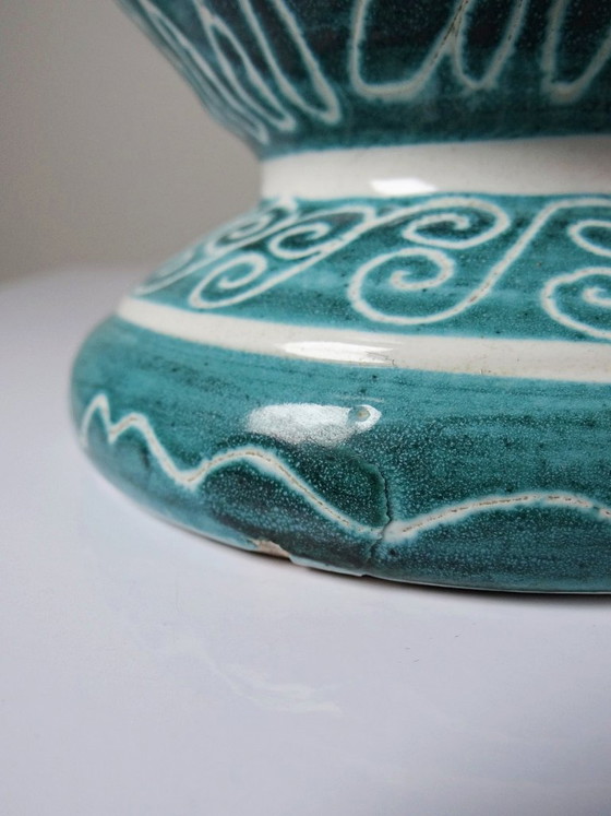 Image 1 of Grote vintage balustervaas van turkooizen keramiek met ingesneden decoratie.