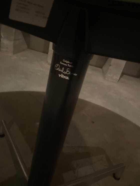 Image 1 of Originele Charles Eames witte vergadertafel Vitra