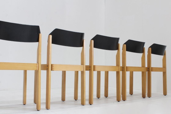 Vintage stackable dining chairs set of 5 – Wood (photo 8 of 8)