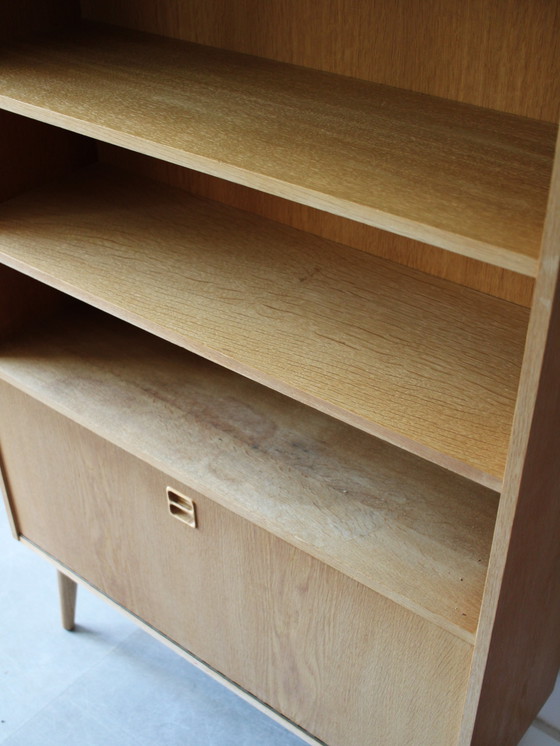 Image 1 of Vintage Deense boekenkast met klep in eiken