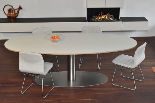 Mesa de comedor Superellips de Rob Brandt Design