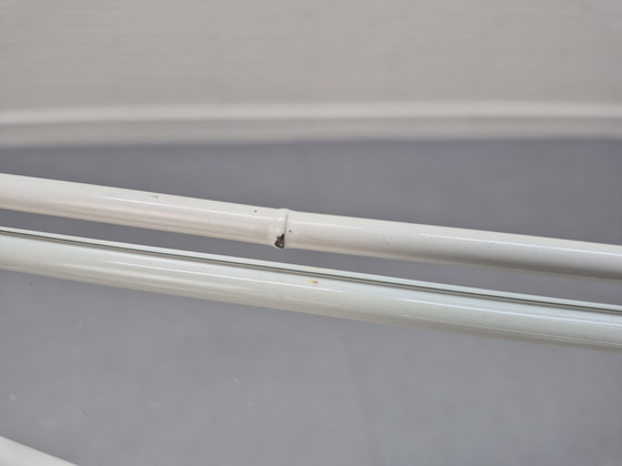 Image 1 of Tavolino Max Sauze. Tavolino da caffè vintage 'Isocele' bianco.