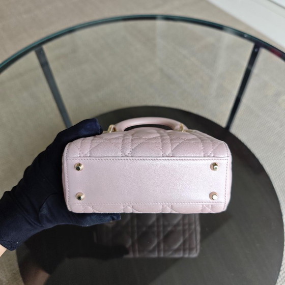 Image 1 of DIOR LADY MINI - PELLE DI AGNELLO CANNAGE ROSA CHIARO CON FERRAMENTA A CATENA