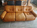Divano e 2 poltrone Mobil Girgi Sapporo, in pelle color cognac.