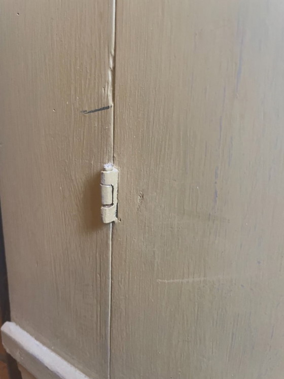 Image 1 of Eckschrank Küchenschrank aus dem 19. Jahrhundert mit gewölbten Türen