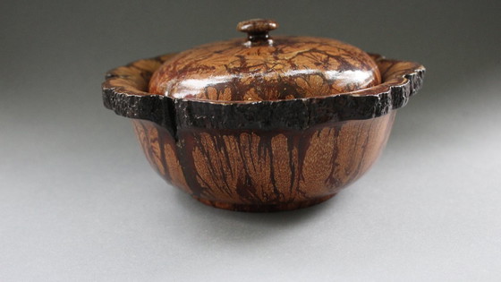 Image 1 of Boîte en bois exceptionnelle avec couvercle et petite assiette, vintage faite à la main