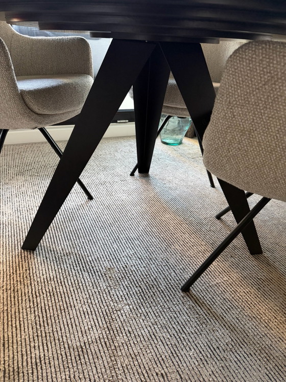 Mesa de comedor de diseño de la marca holandesa Odesi, tipo Belly – Mesas de comedor, Metal, Madera (photo 3 of 5)