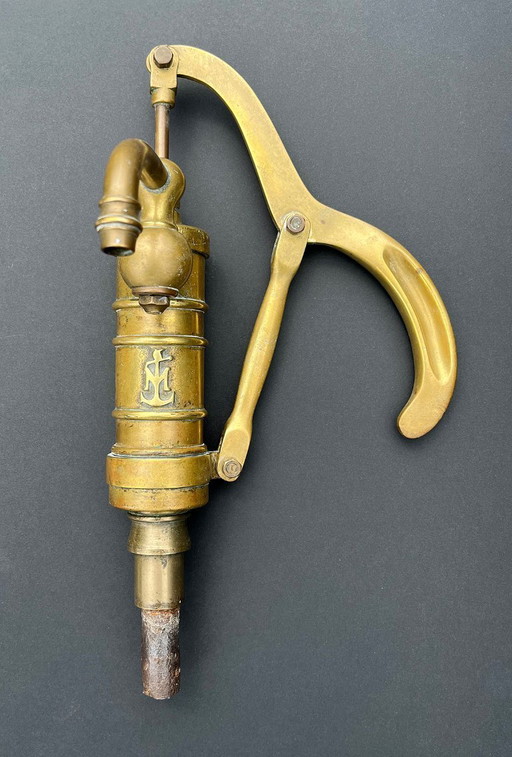 Massive Marine-Handpumpe aus Messing