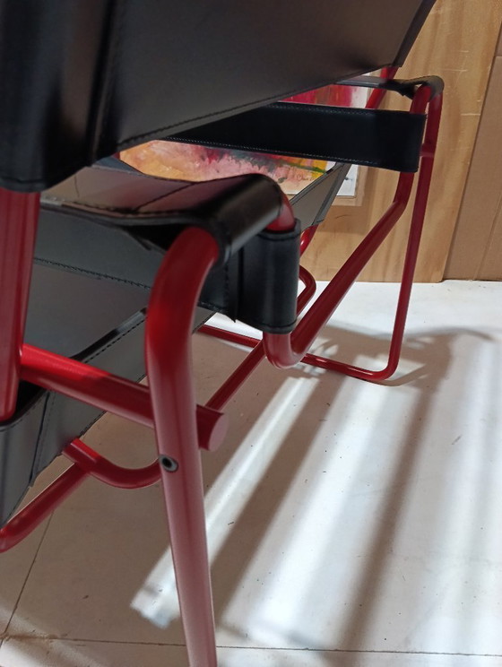 Image 1 of Bolso Knoll Wassily B3 rojo mate, nuevo-usado, en piel negra, de Marcel Breuer.