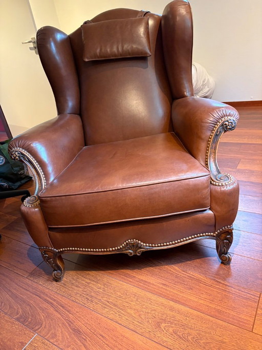 Antieke, Recent opgemaakt English Chesterfield Oorfautuil