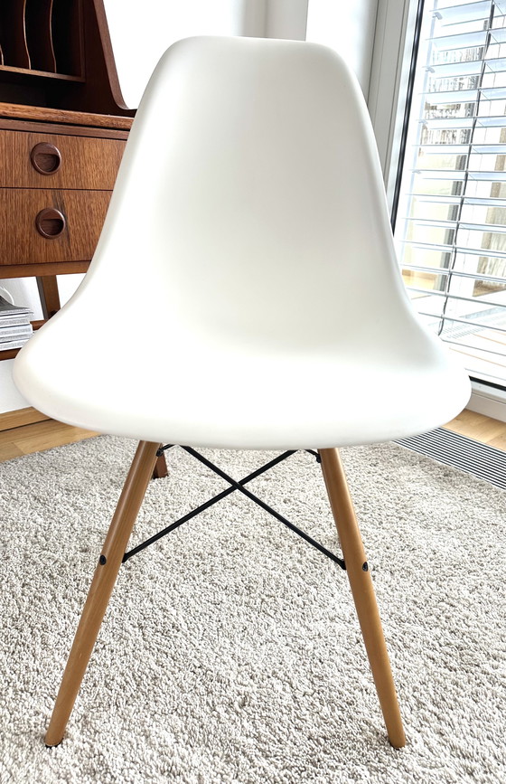 Image 1 of ORIGINAL! 4x Vitra Eames Plastic Chairs