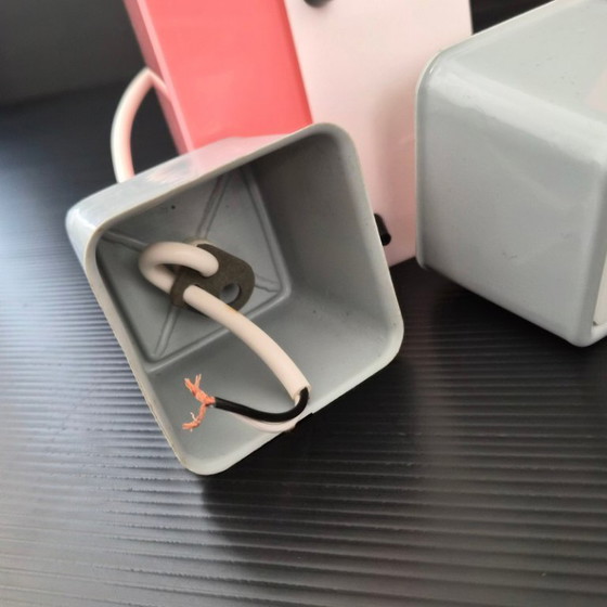 Image 1 of SET VAN 3 VINTAGE ROZE & WITTE PLEXIGLAS HANGERS UIT DE JAREN 50, ROCKABILLY-STIJL