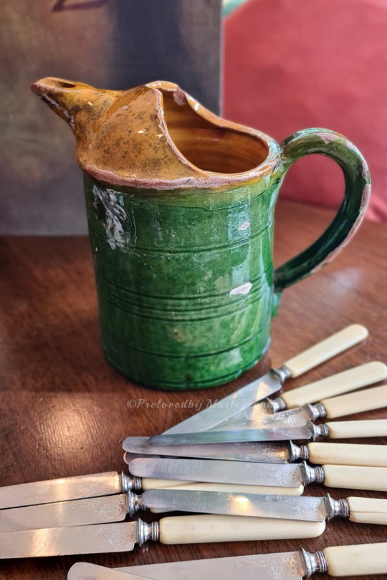 Image 1 of Pichet ancien en faïence française de couleur verte et jaune ocre