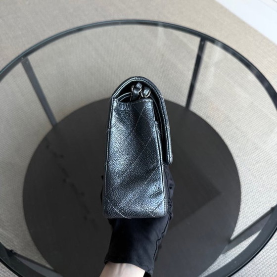 Image 1 of Chanel Classic Flap Medium - Caviar 25cm Gewatteerd generfd kalfsleer Donkergrijs Zilverkleurige hardware Serie 20