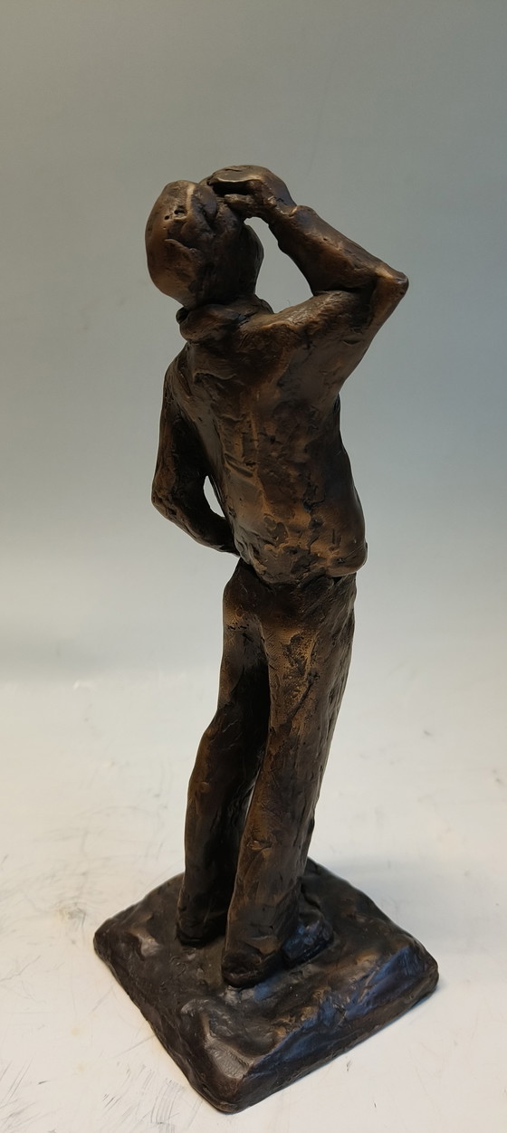 Image 1 of Image de sculpture en bronze et laiton représentant un golfeur, homme suivant