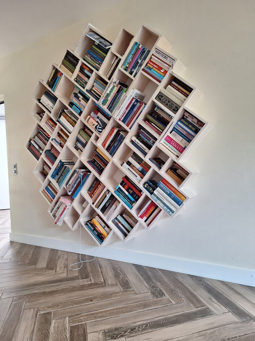 Selbstgebautes Bücherregal