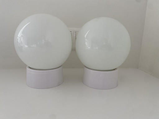 Set of 2 Wintop Vintage Globe Lamps – 60s/70s - Space Age – plafondlampen, Plastic, Glass (photo 2 of 8)