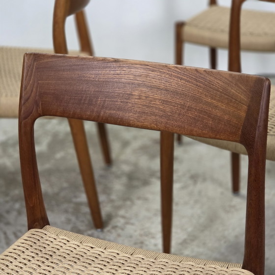 Image 1 of Volledig gerestaureerd 8x Niels Møller model 77 eetkamerstoel teak nieuw papercord