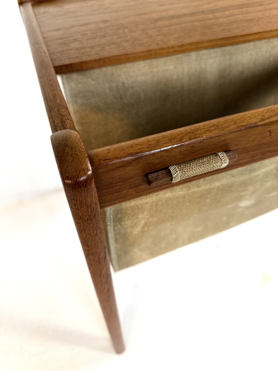 Image 1 of Vintage Deense lectuurtafel ‘70