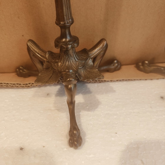 Image 1 of Een paar bronzen kandelaars versierd met 3 voeten en bamboe, periode Napoleon III - 19e eeuw