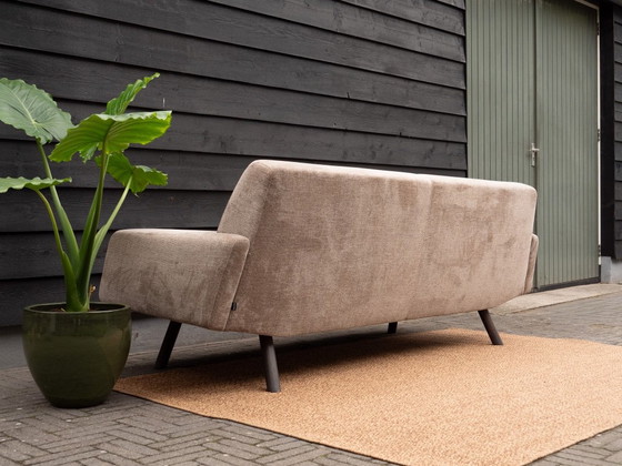Havee Cloak Sky | 3-Sitzer-Designsofa und Hocker | Beige – 3-5 Sitzer Sofas, Textile (photo 7 of 9)