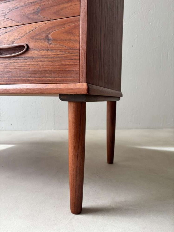Image 1 of Cassettone in teak anni '60 completamente ristrutturato e dal design vintage