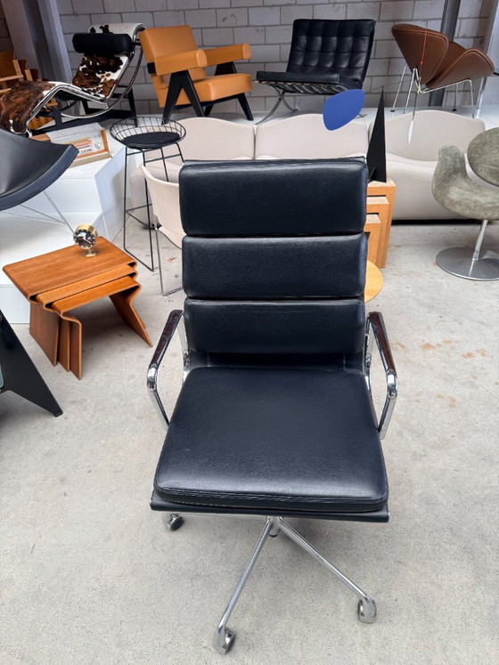 Vitra Eames EA219, Charles e Ray Eames – Sedie da ufficio, Pelle, Alluminio (photo 10 of 12)