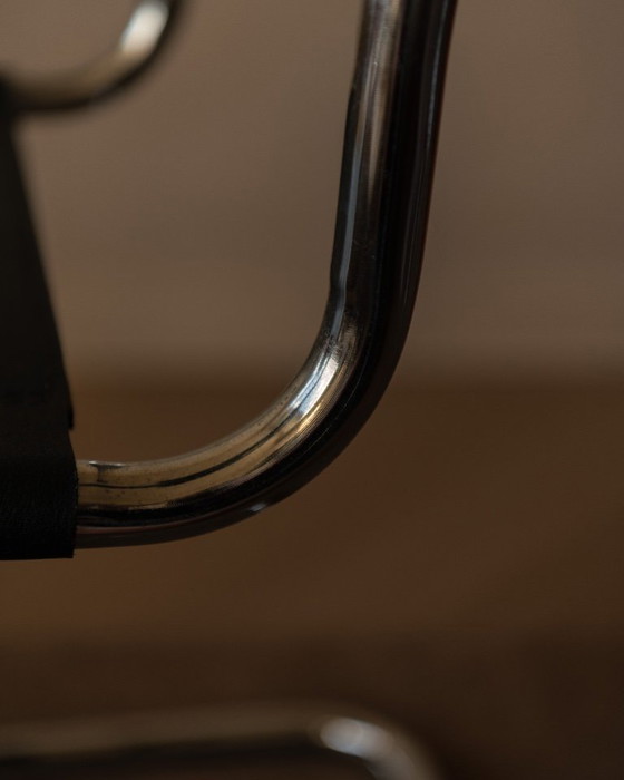 Image 1 of Vintage Bauhaus chrome leather cantilever chair – Mart Stam / Marcel Breuer style