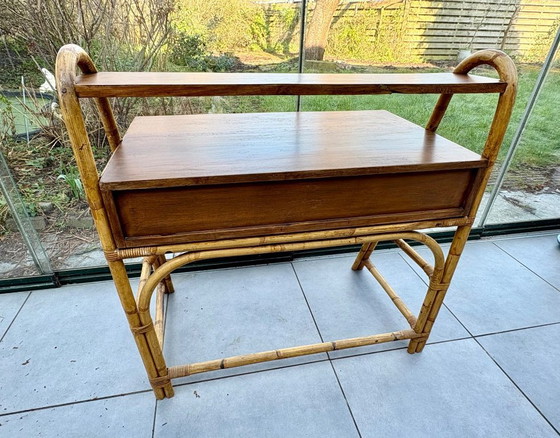 Image 1 of Bellissima scrivania vintage in rattan di metà secolo