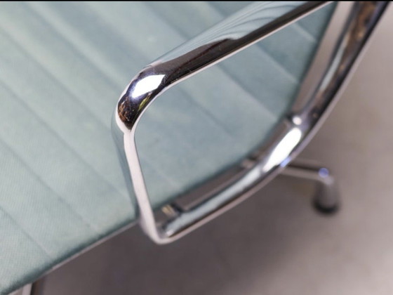 Image 1 of Set of 2 Hermen Miller Aluminum group EA116 Lounge Chairs