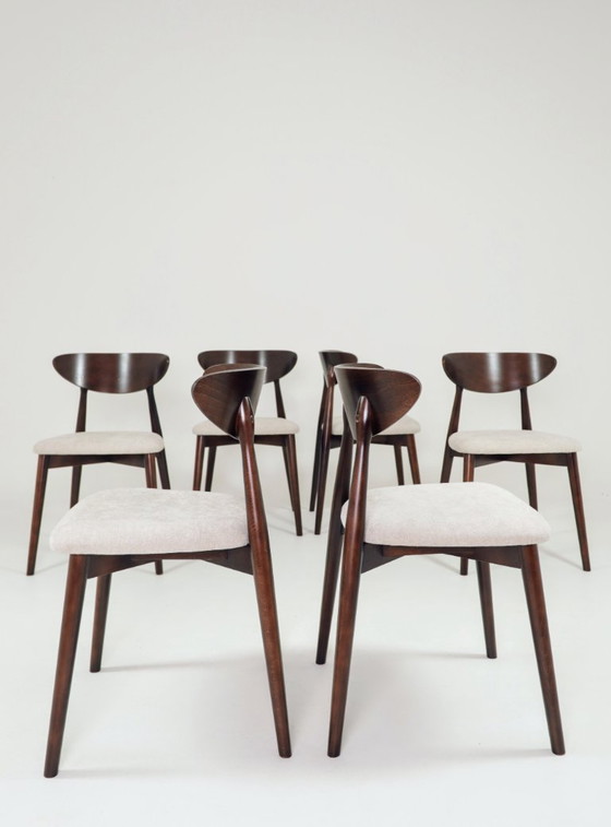 Image 1 of Set moderno di 6 sedie da pranzo, in tessuto ecru e legno di faggio noce scuro.