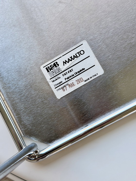 Image 1 of Trois tables d'appoint B&B Italia FAT FAT blanches avec cadre chromé