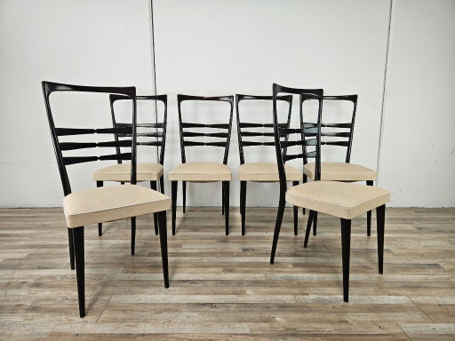 Eetkamerstoelen van beuken en Skai