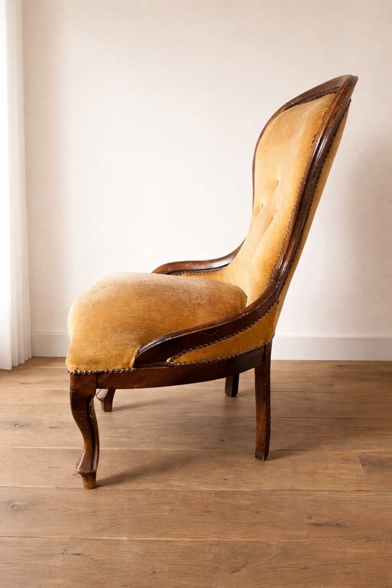 Image 1 of Vintage armchair with velvet upholstery – classic wooden frame