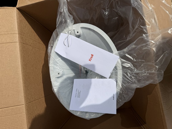 Image 1 of Original Knoll Tulip ovalado de 198x121cm en laminado blanco Eero Saarinen ¡NUEVO en su caja!