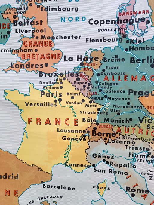 Vintage school wall map - Europe 1918-1923