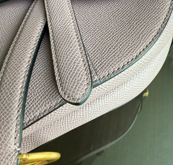 Image 1 of DIOR SADDLE SMALL - VERSTELBARE STIJL VAN KALFSLEER MET NERF, NUDE ROZE EN GOUDEN BESLAG