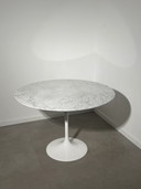 Mesa de comedor Tulip con tablero de mármol blanco – Ø 110