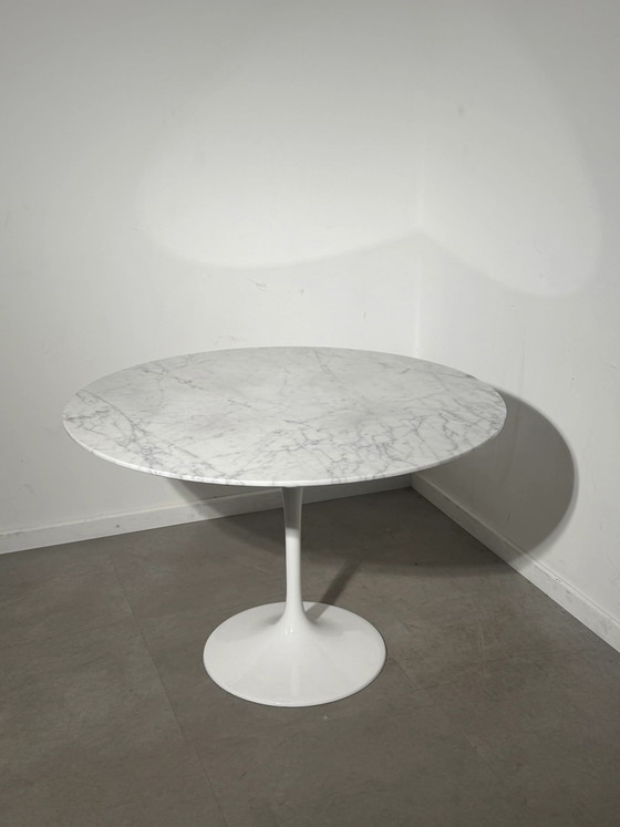 Table de salle à manger Tulip avec plateau en marbre blanc, Ø 110, Tables de salle à manger (photo 2 sur 9)