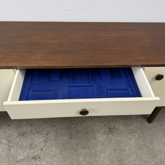 Credenza Mid Century Modern in legno e crema, Credenze, MDF, Marrone (foto 6 di 10)