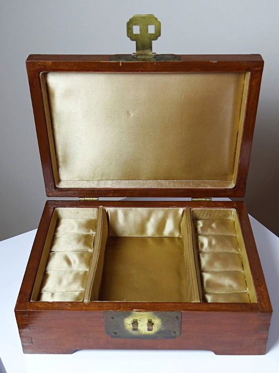 Image 1 of Scatola portagioie cinese vintage in legno, decorazione Shou con rame patinato, 1970-1980