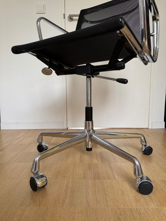 Image 1 of Vitra Eames EA 117 Swivel Chair in Black Netweave - Chrome