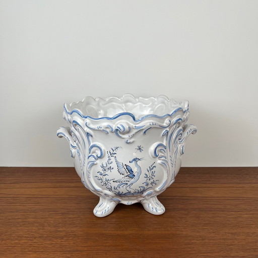 Moustier Dallier flower pot, 1950/70, white and blue