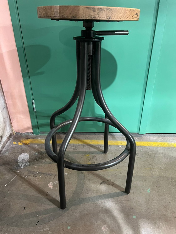 Image 1 of 12 krukken: Satelliet Glasgow HS Kruk Staal Zitting eiken