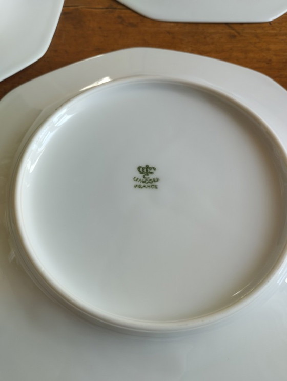 Image 1 of 12 assiettes à dessert octogonales en porcelaine de Limoges