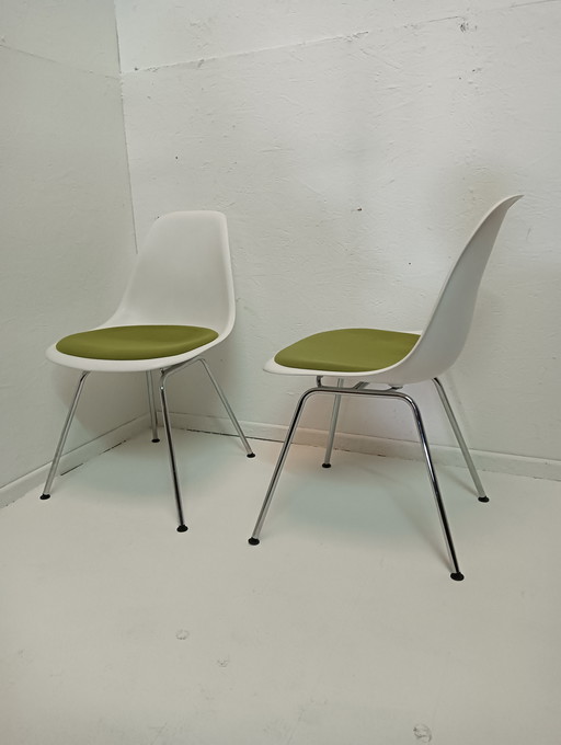 2X Vitra Eames DSX stoelen