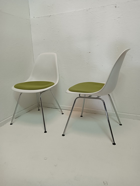 Image 1 of 2X Vitra Eames DSX stoelen