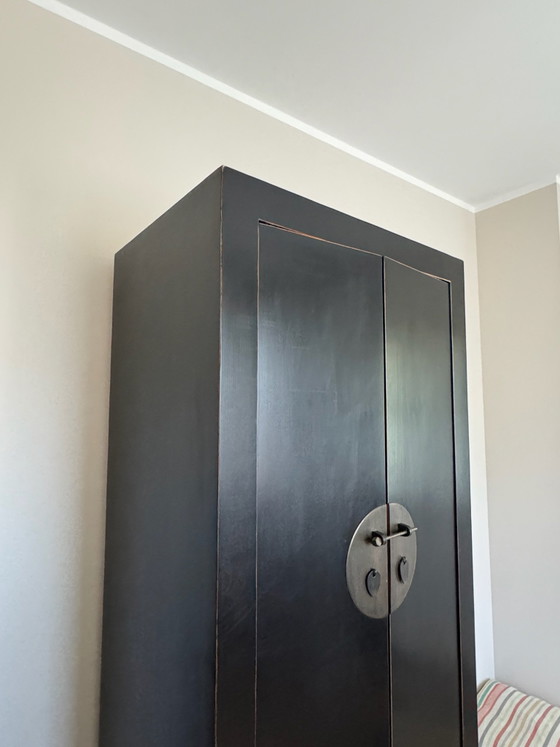 Oriental wedding cabinet wardrobe in lacquered wood, Brass, Black (photo 4 of 5)
